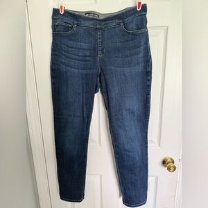 Lee Blue Skinny Jeans with Streamlined Silhouette inside stretching for tummy.